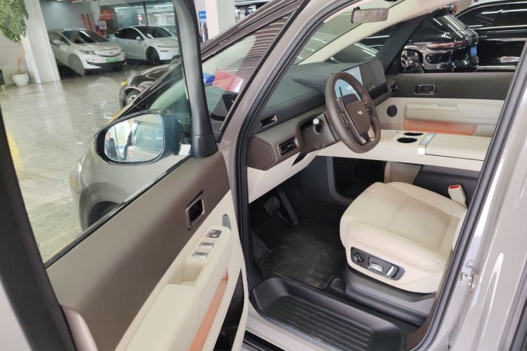 理想汽车 理想MEGA 2025 汽车图片 #16