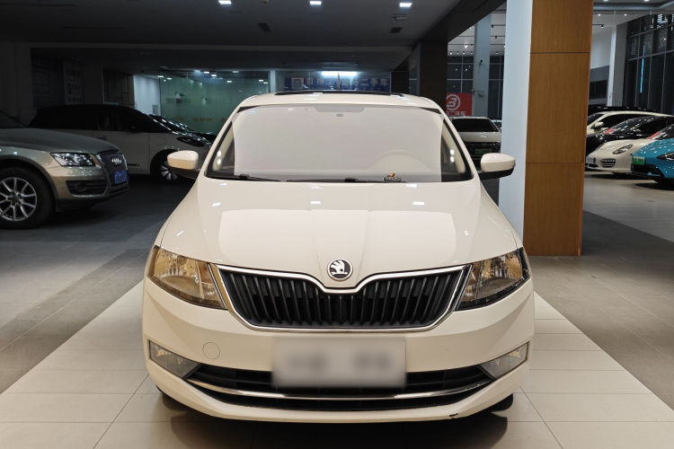 Skoda Rapid Spaceback 2019 car image #16