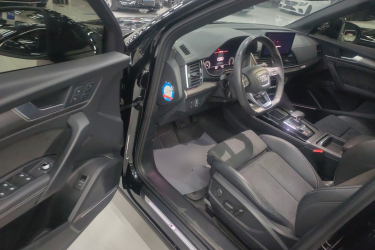 Audi Q5L Sportback 2021 car image #16