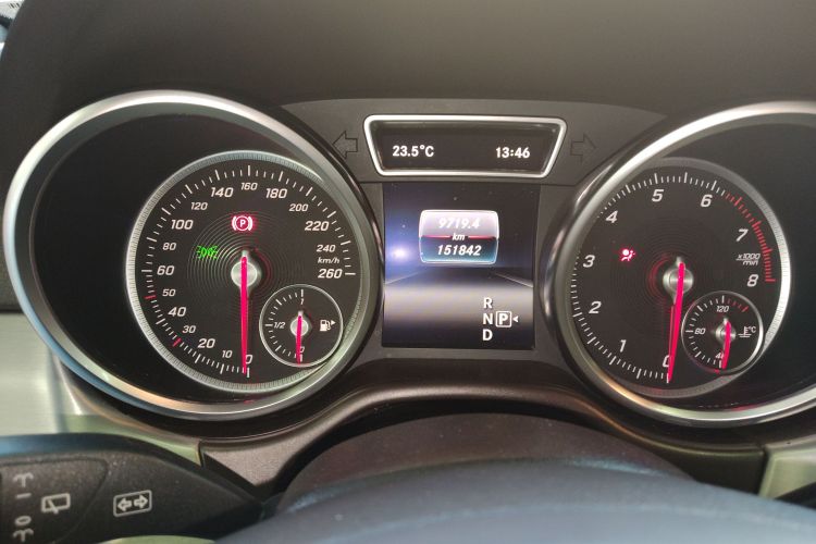 Mercedes-Benz GLE Class 2015 car image #16