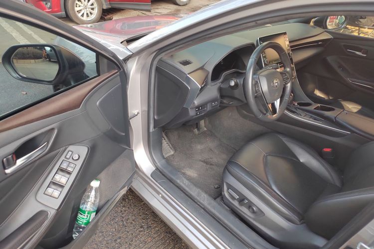 Toyota Avalon 2019 car image #16