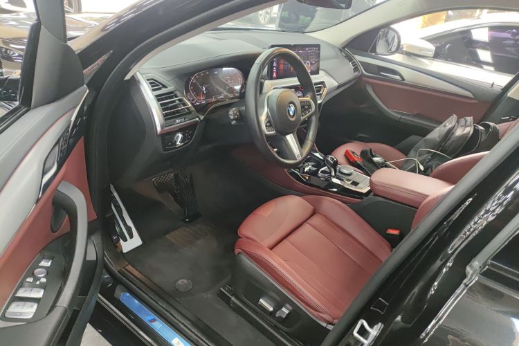BMW X4 2023 car image #16