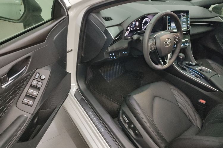 Toyota Avalon 2021 car image #16