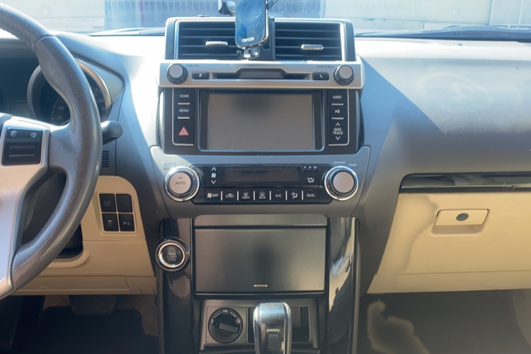 Toyota Land Cruiser Prado 2015 car image #16