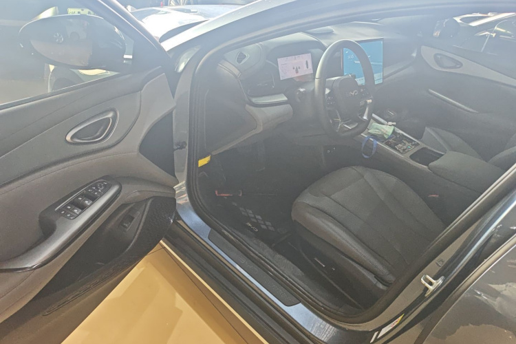 BYD Seal 07 DM-i 2025 car image #16