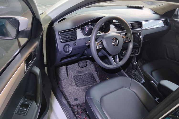 Skoda Rapid 2021 изображение автомобиля #16