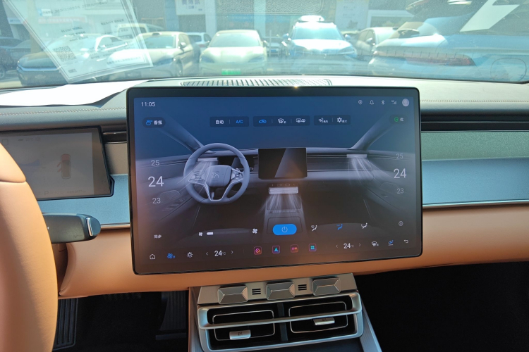 BYD HanL 2025 car image #16