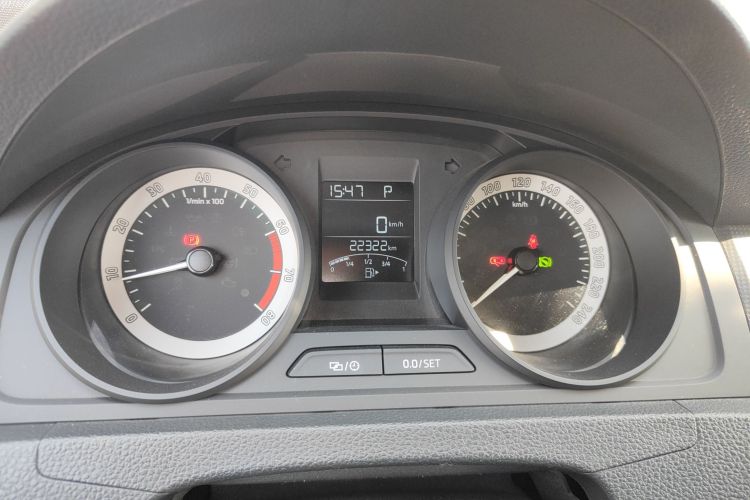 Skoda Rapid Spaceback 2018 car image #16