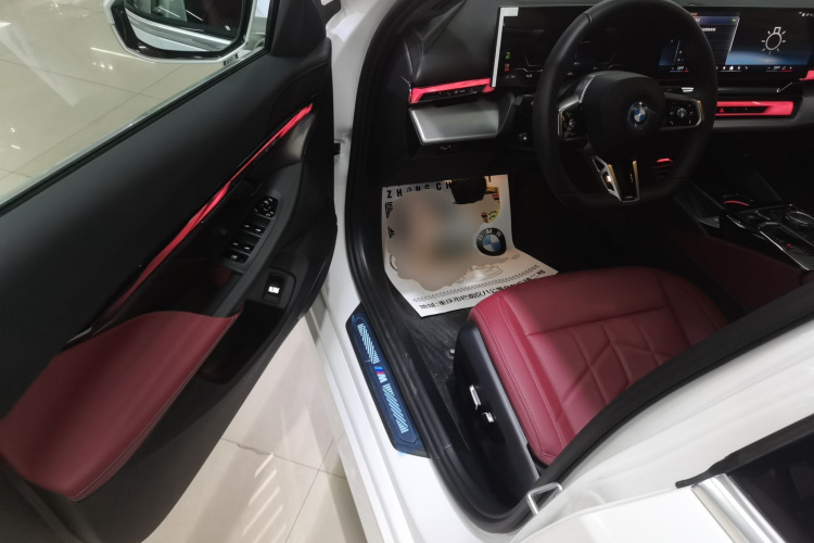 BMW i5 2025 car image #16