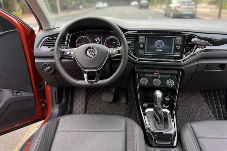 T-Roc 2018 car image #16
