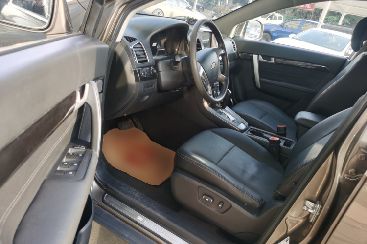 Chevrolet Captiva 2016 car image #16