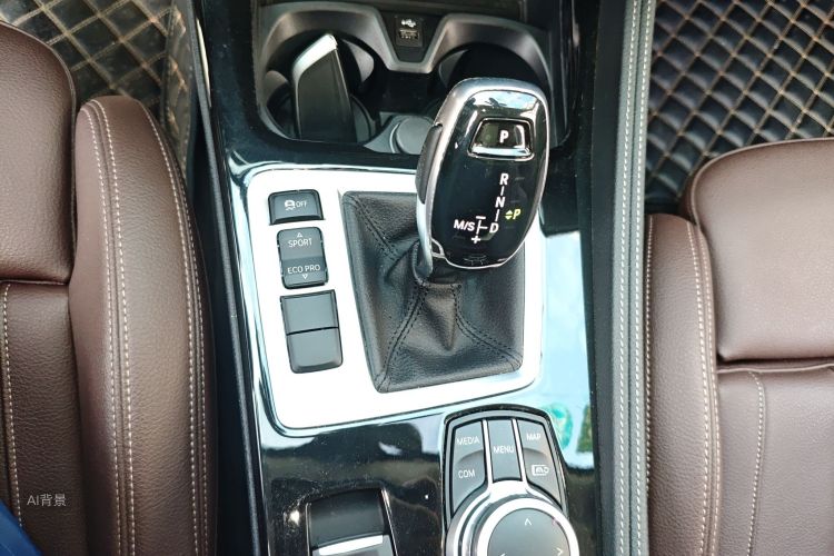 BMW 1 Series 2020 car image #16