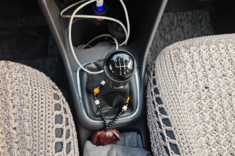 Polo 2015 car image #16