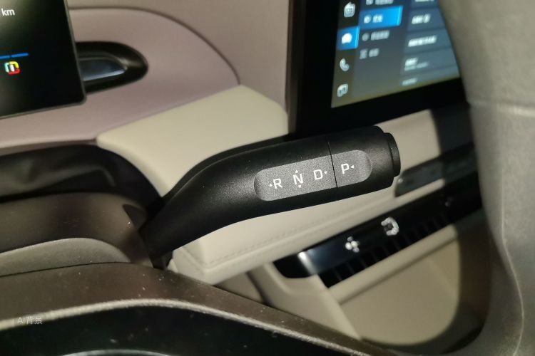 MG 4 EV 2025 immagine di auto #16