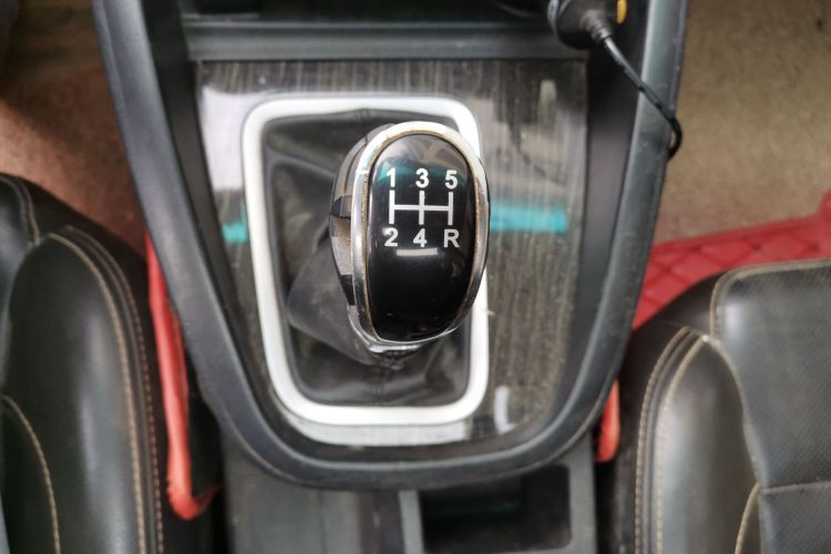 SWM X7 2017 imagem de carro #16