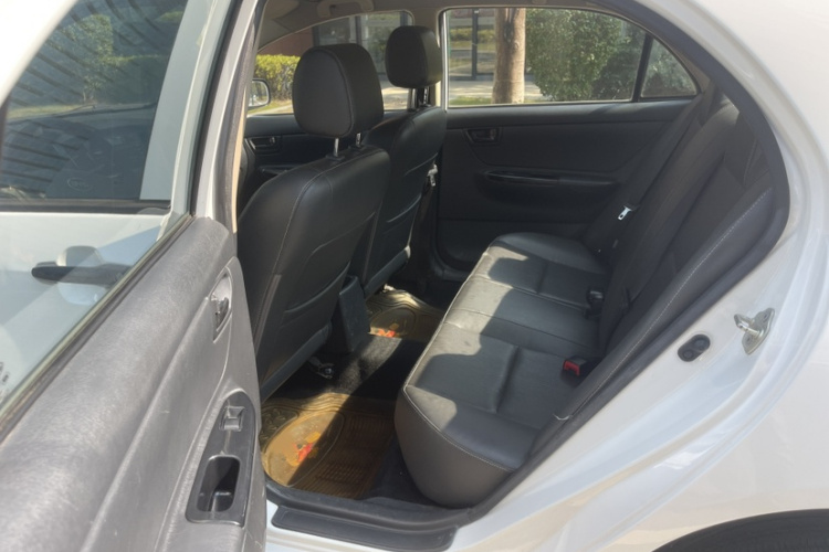 BYD F3 2019 car image #16