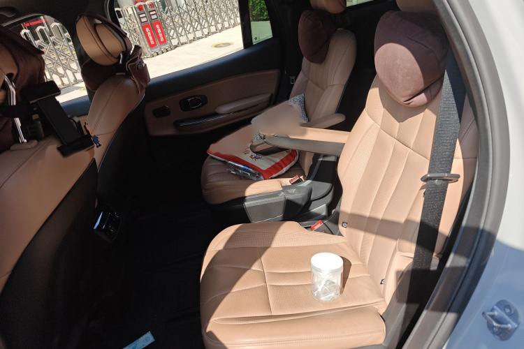 NIO ES8 2021 car image #16