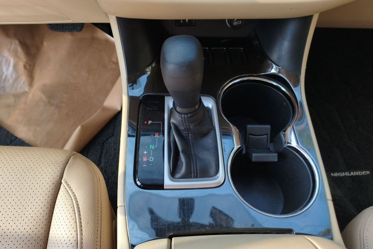 Toyota Highlander 2017 car image #16