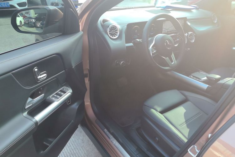 Mercedes-Benz EQA Class 2023 صورة سيارة #16