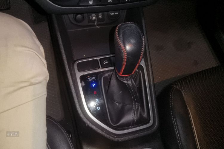 Hyundai ix25 2015 #16 Hyundai ix25 2015 car image #16