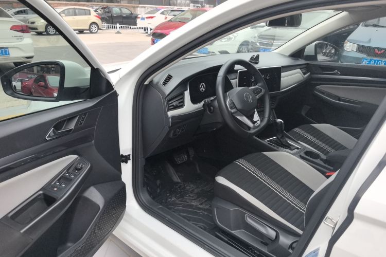 Volkswagen Bora 2023 car image #16