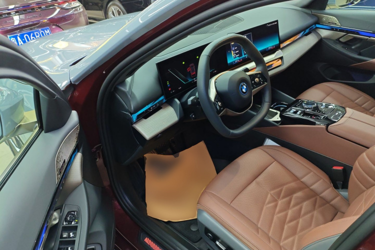 BMW i5 2024 immagine di auto #16