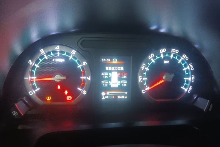 Forthing Lingzhi 2020 #16 Forthing Lingzhi 2020 car image #16