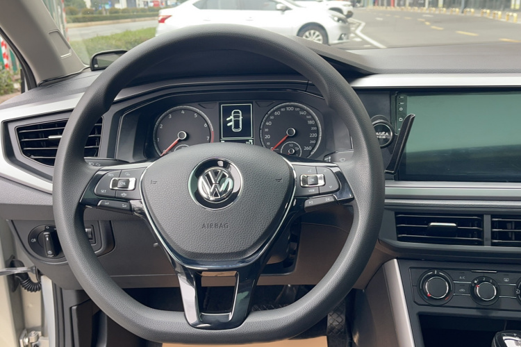 Volkswagen Polo 2019 car image #16