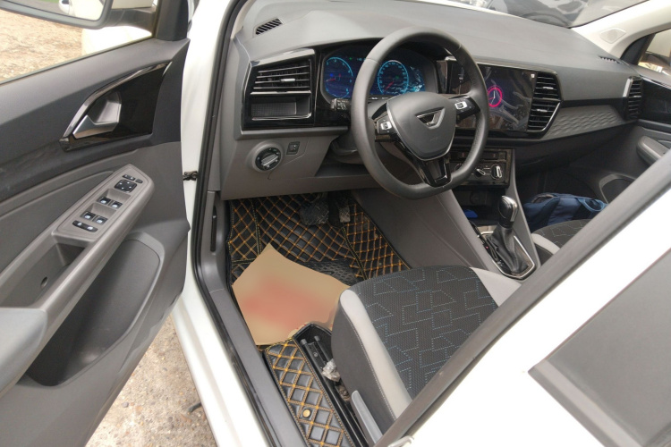 VS5 2019 car image #16