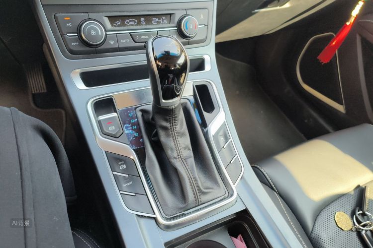 GEELY Emgrand 2019 car image #16