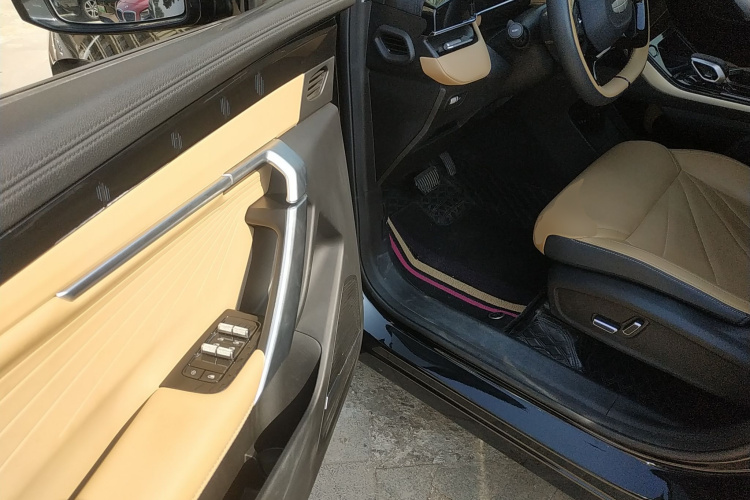 GEELY Boyue L 2023 car image #16