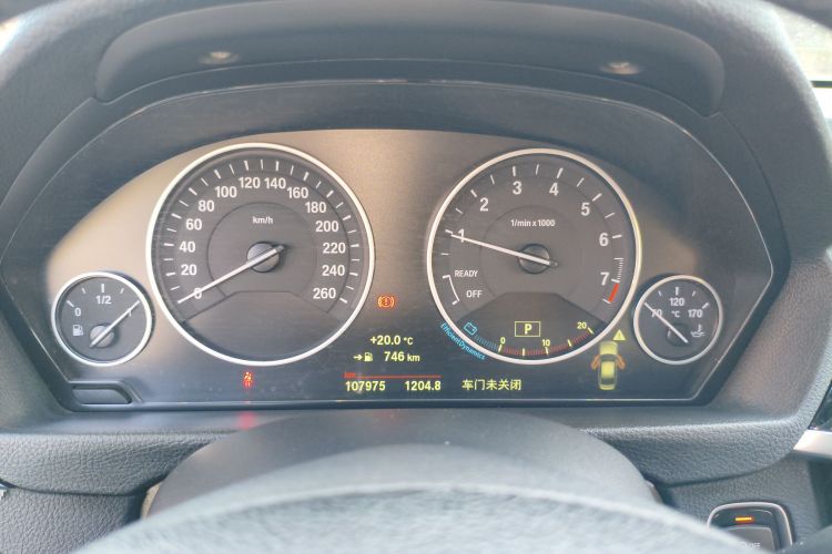 BMW 3 Series 2018 immagine di auto #16