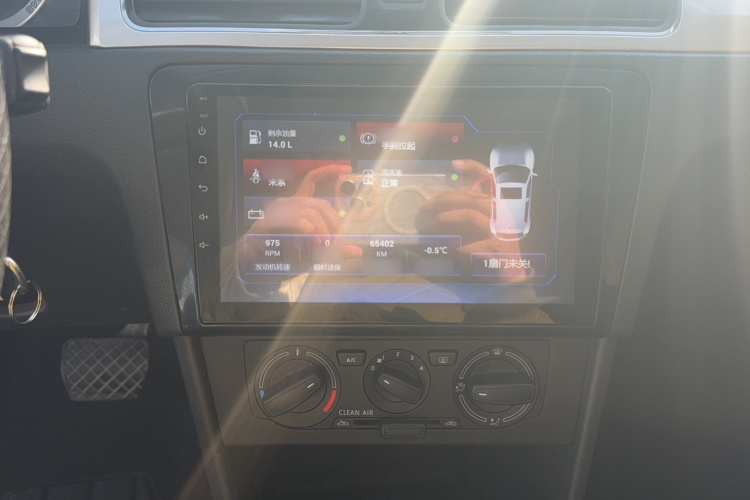 Skoda Rapid 2018 car image #16