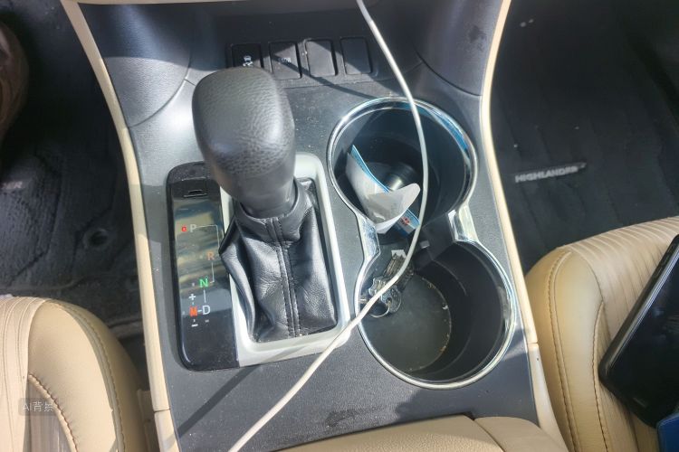 Toyota Highlander 2017 car image #16