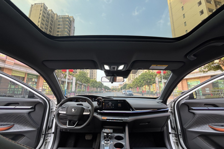 Changan UNI-V 2023 car image #16