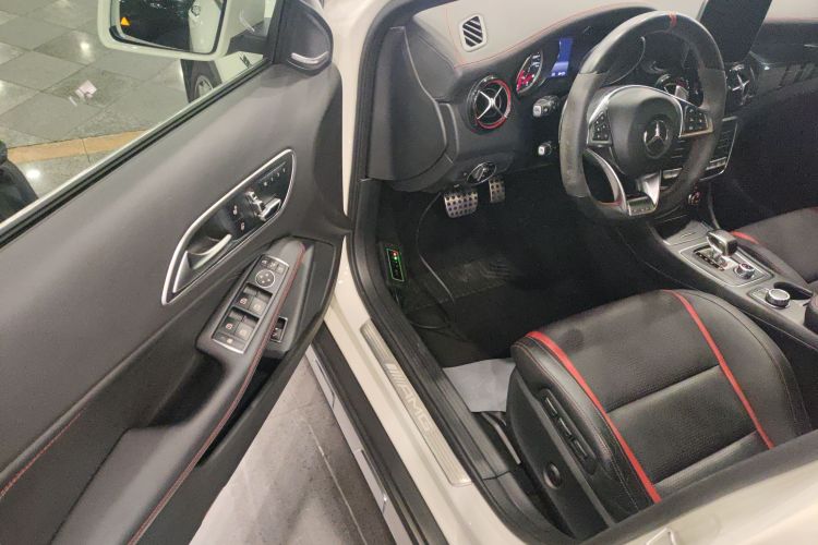 Mercedes-Benz GLA AMG 2017 car image #16