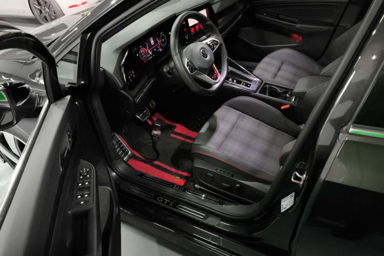 Volkswagen GolfGTI 2022 immagine di auto #16