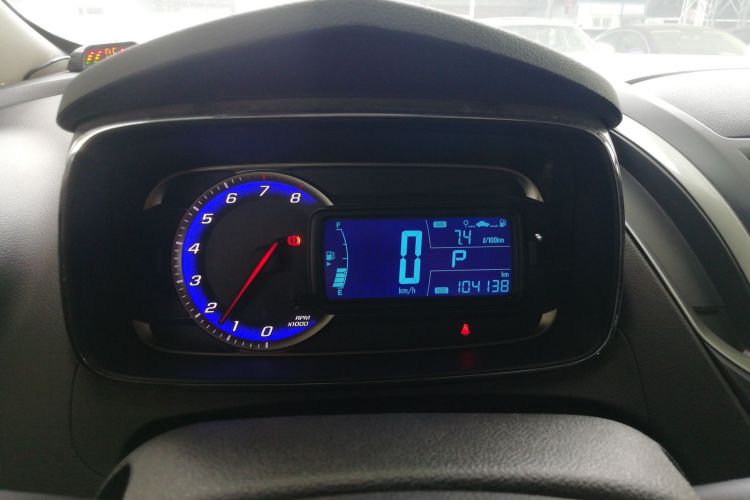 Chevrolet Tracker 2015 immagine di auto #16