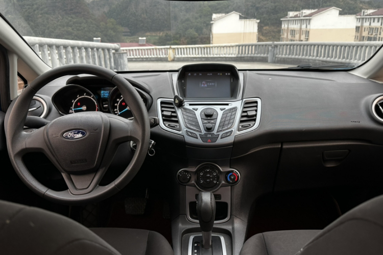 Ford Fiesta 2015 #16 Ford Fiesta 2015 car image #16