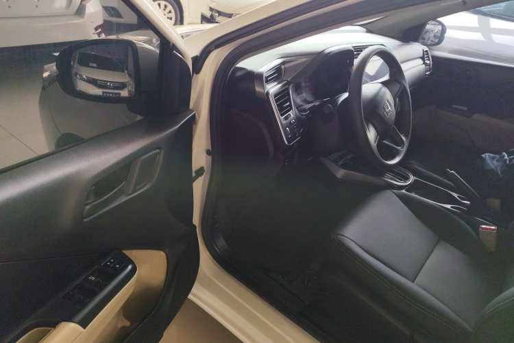 Honda Greiz 2016 صورة سيارة #16