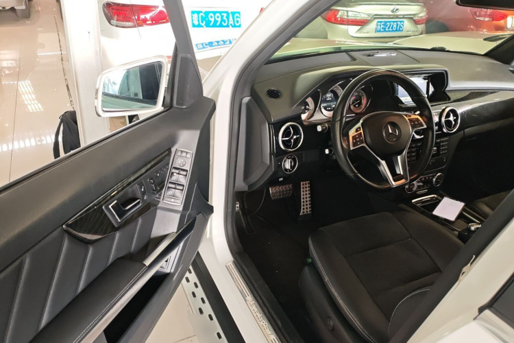 Mercedes-Benz GLK Class 2015 car image #16