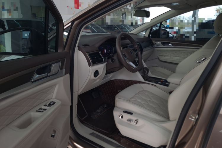 Volkswagen Viloran 2020 car image #16