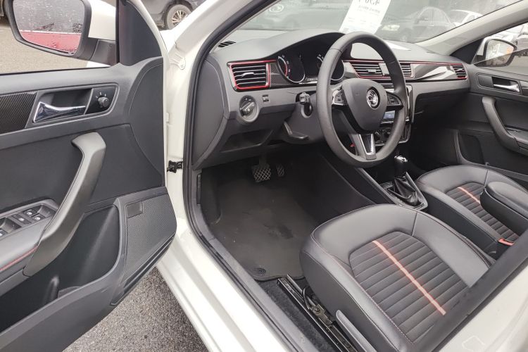 Skoda Rapid Spaceback 2021 car image #16