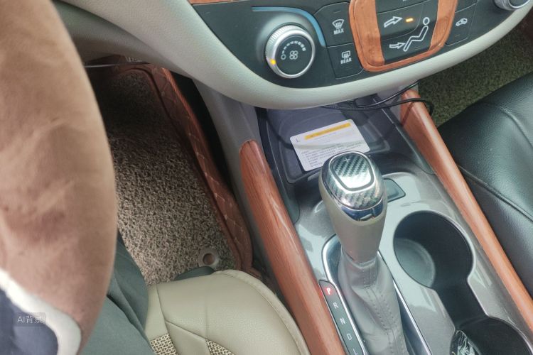 Chevrolet Malibu XL 2018 immagine di auto #16