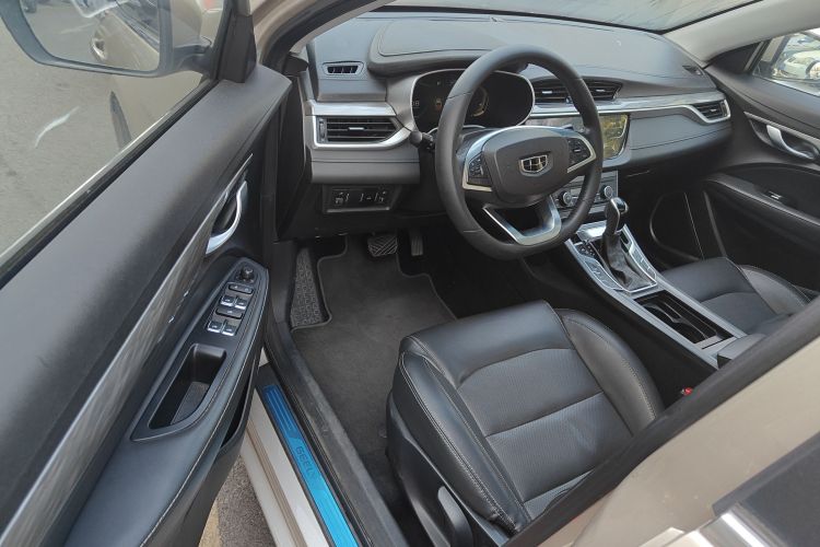 GEELY Emgrand 2019 car image #16