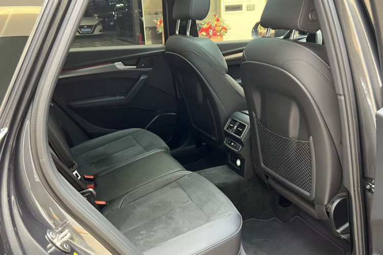 Audi Q5L Sportback 2023 immagine di auto #16