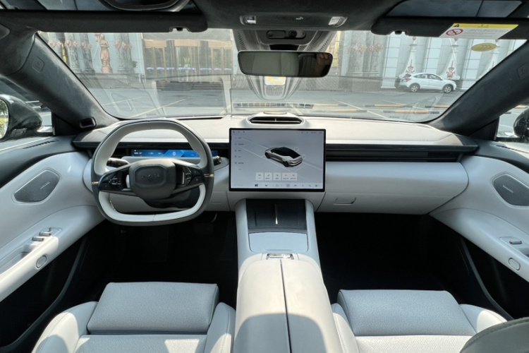 Lynk & Co 2025 car image #16