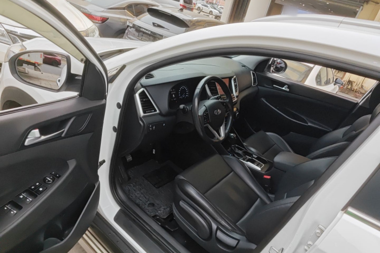 Hyundai Tucson 2016 car image #16