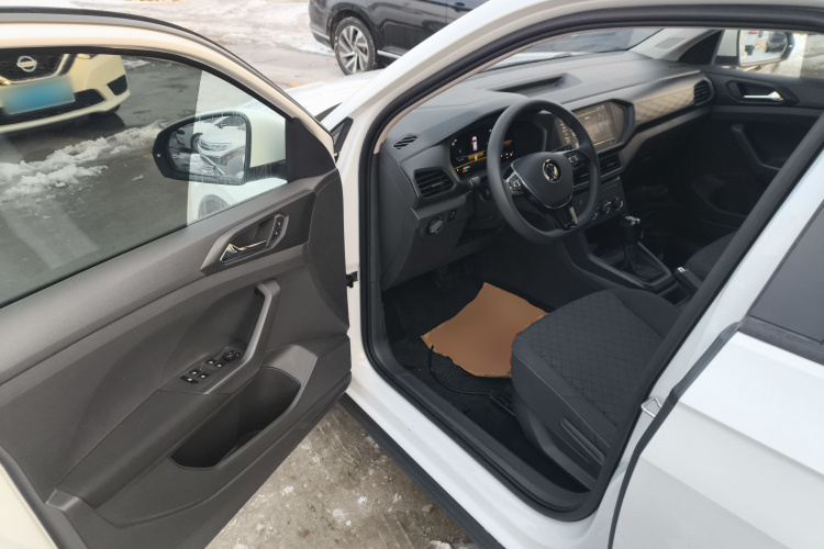 Volkswagen T-Cross 2023 car image #16