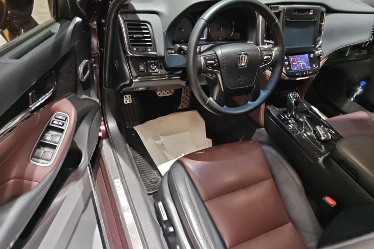 丰田 皇冠 2018 汽车图片 #16